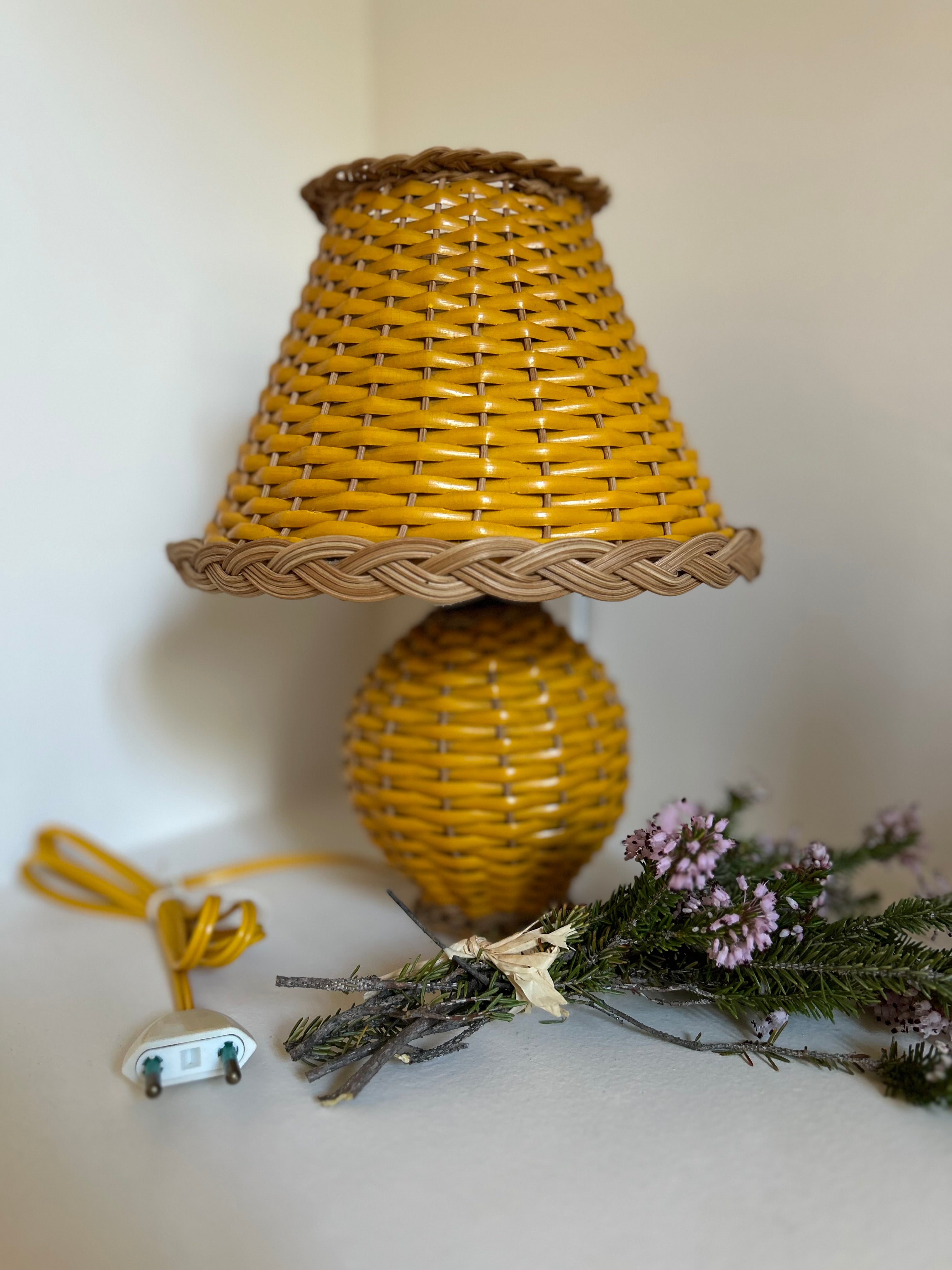Petite lampe osier et rotin