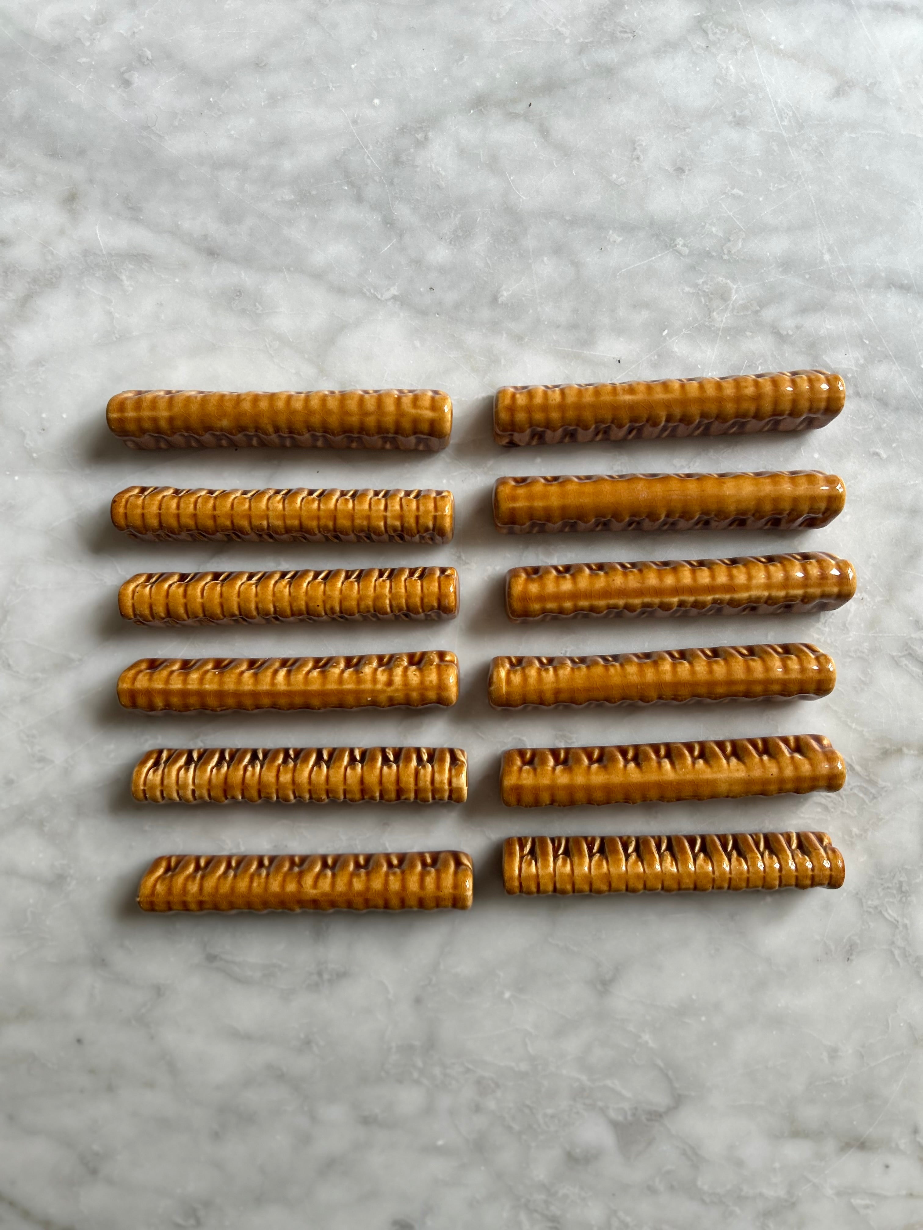 Ensemble de 12 porte-couteaux en céramique