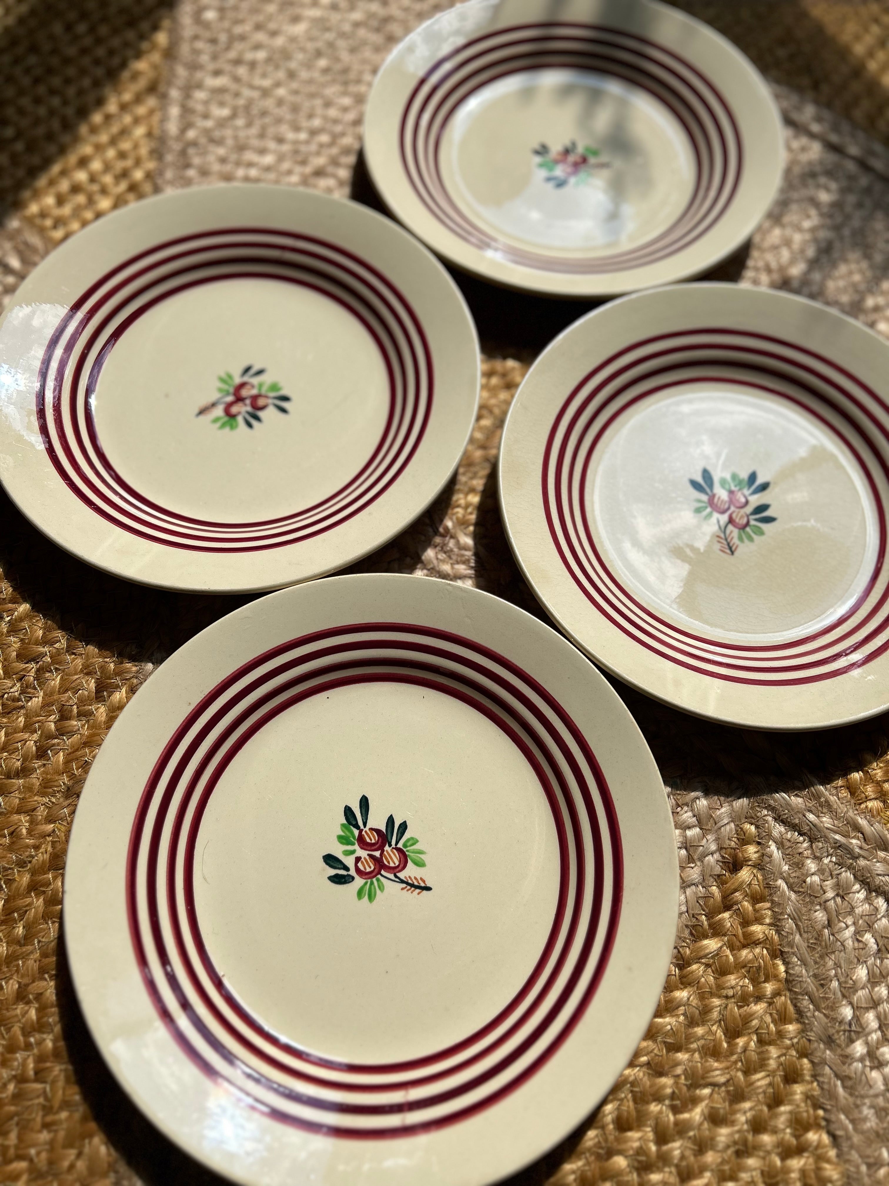 Service d’assiettes, faïencerie de Gien