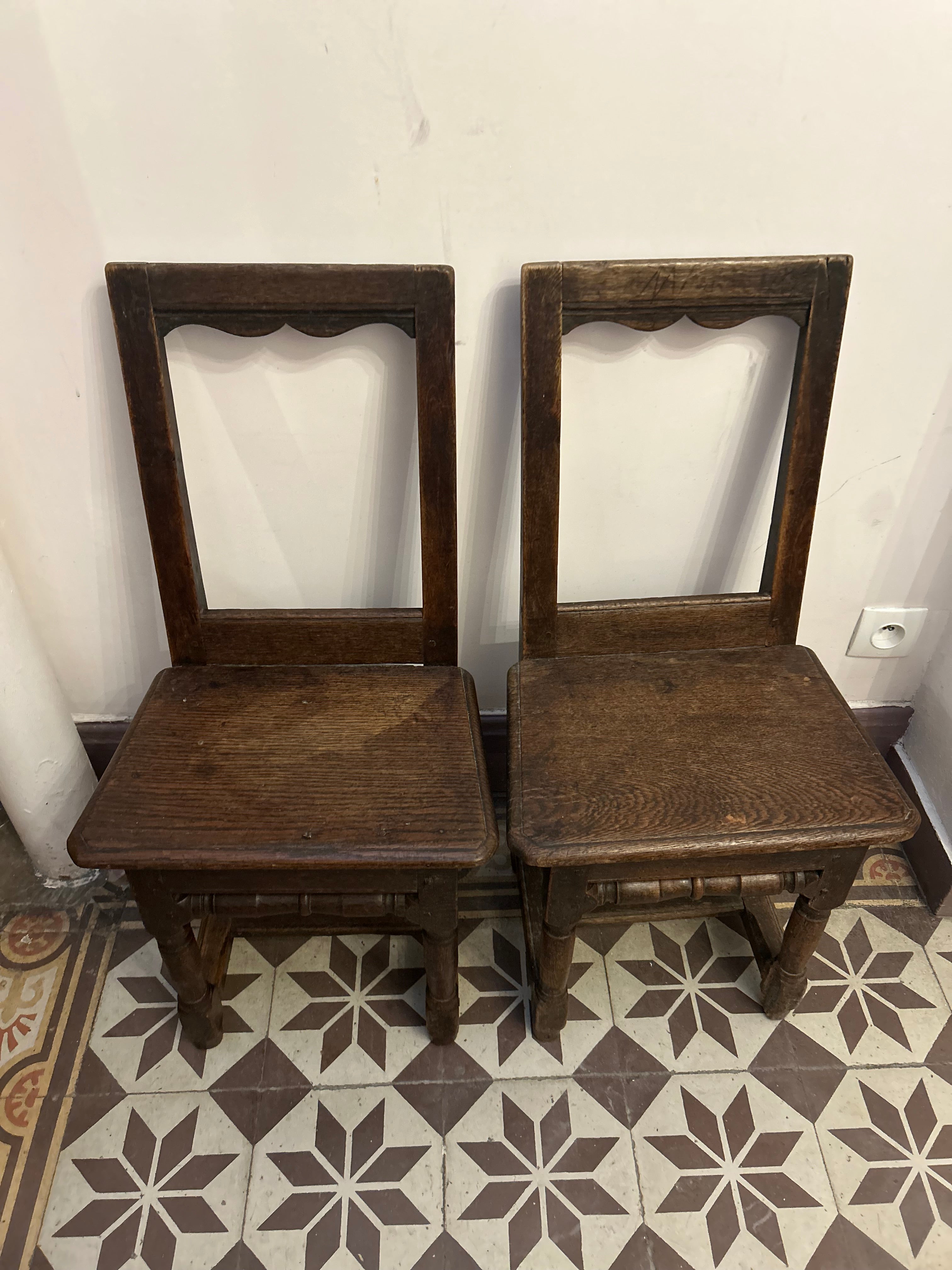 Paire de chaises en bois