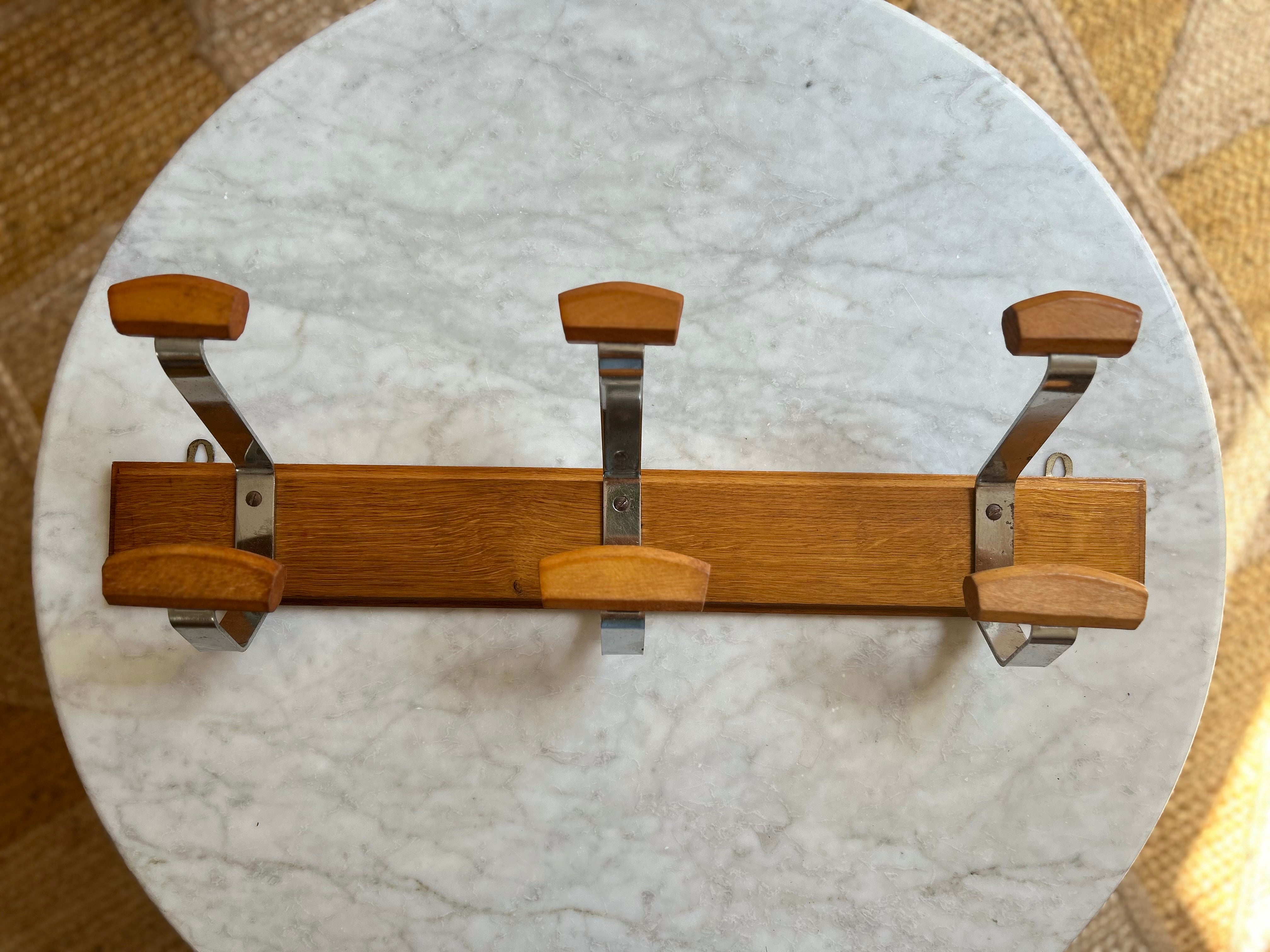 Porte-manteaux en bois