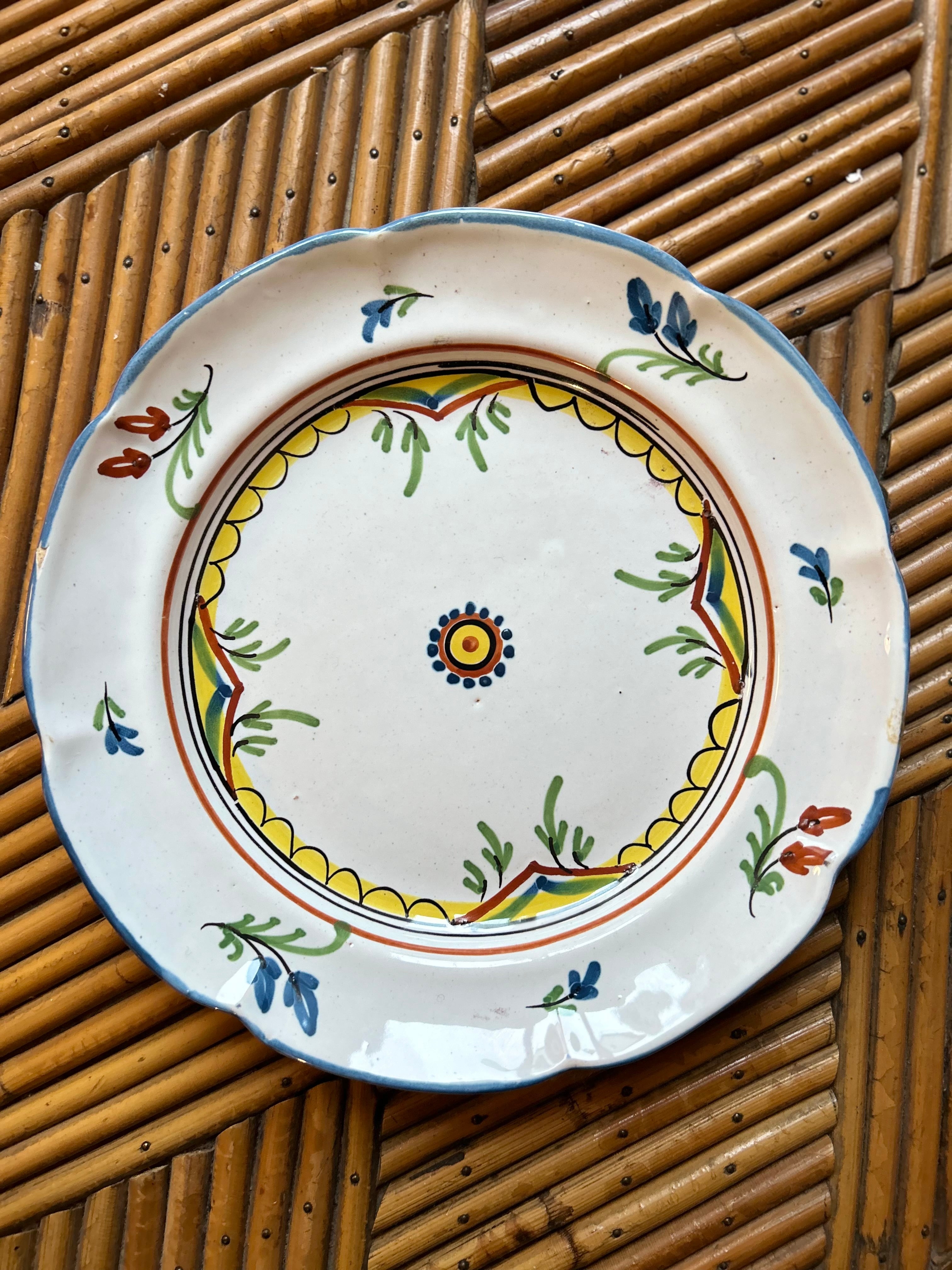 Assiettes en terre cuite émaillée