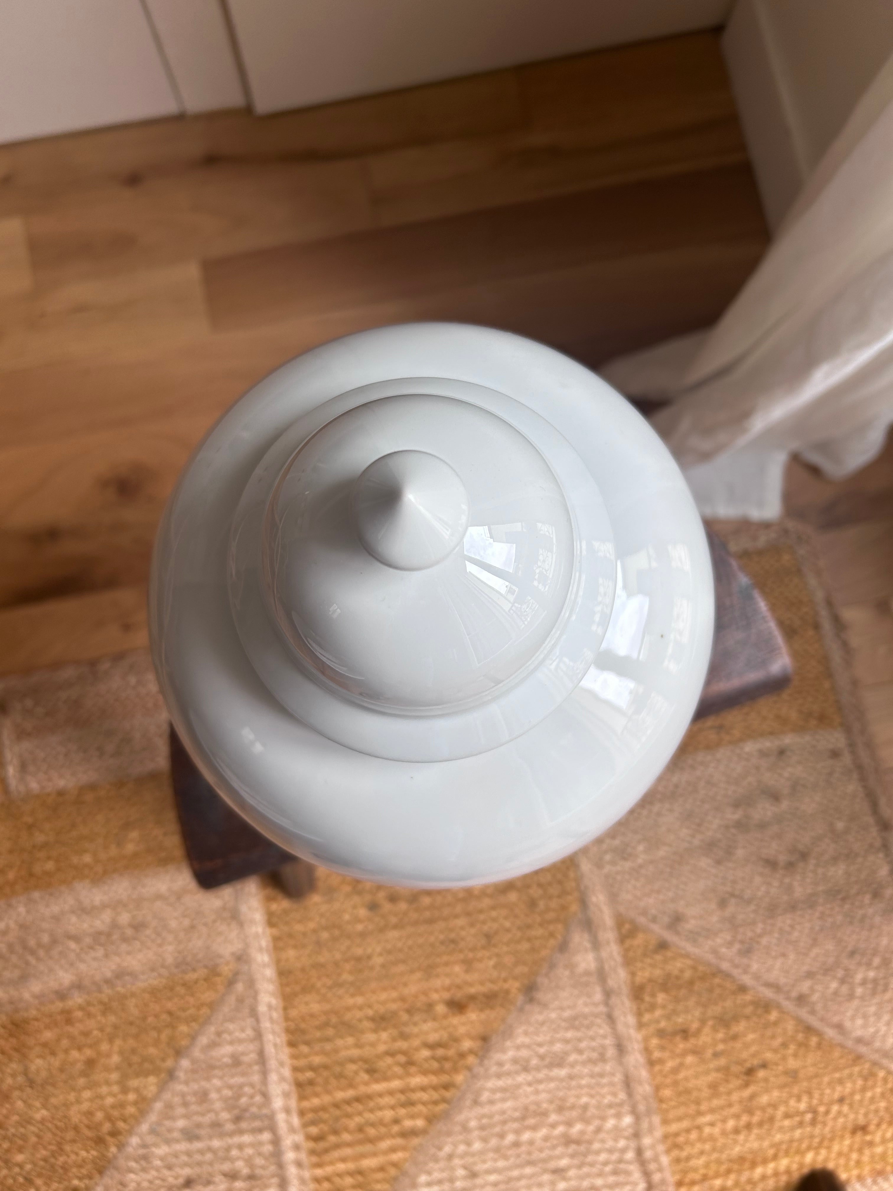 Pot en porcelaine