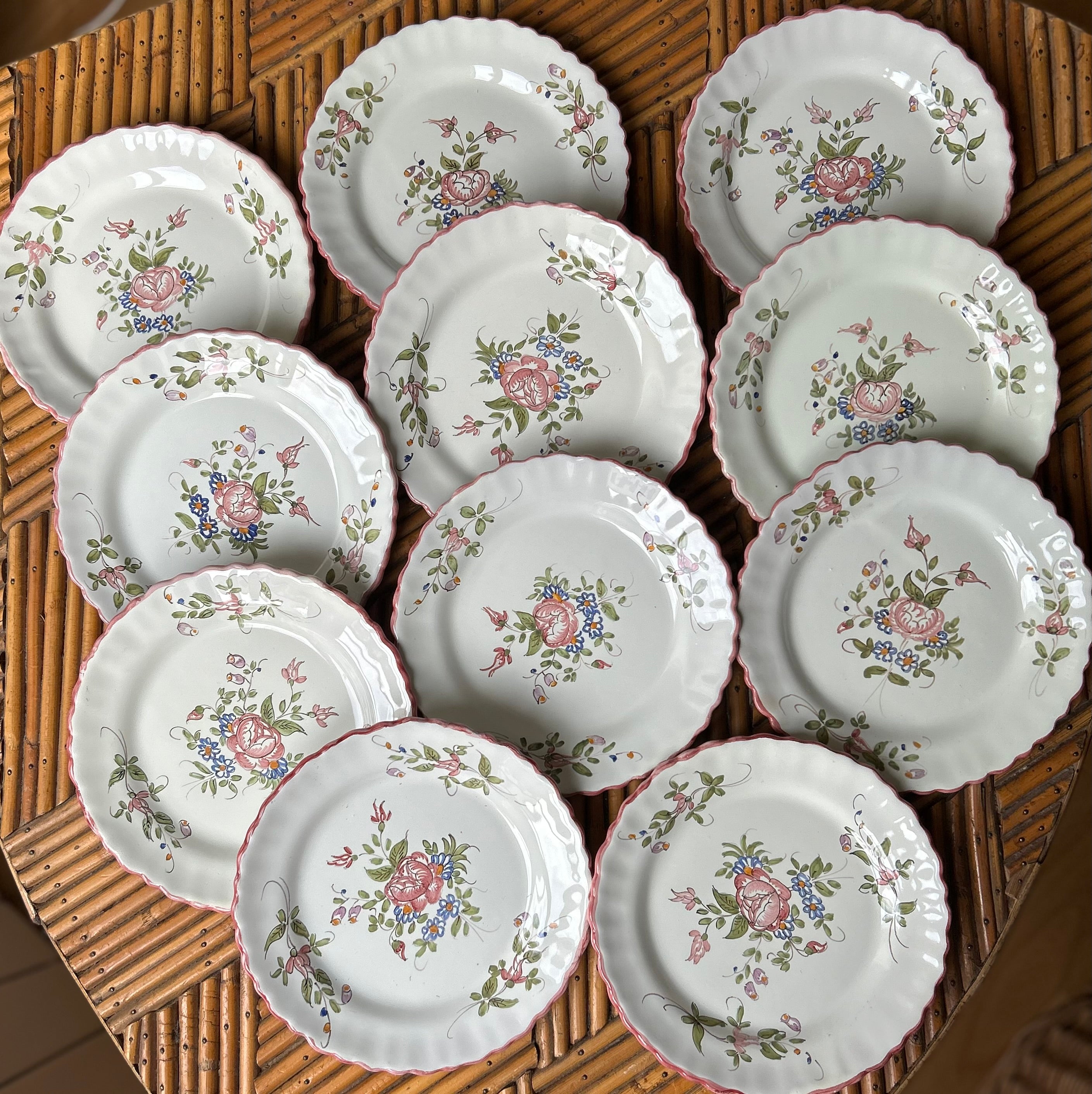 Service de 11 assiettes à dessert