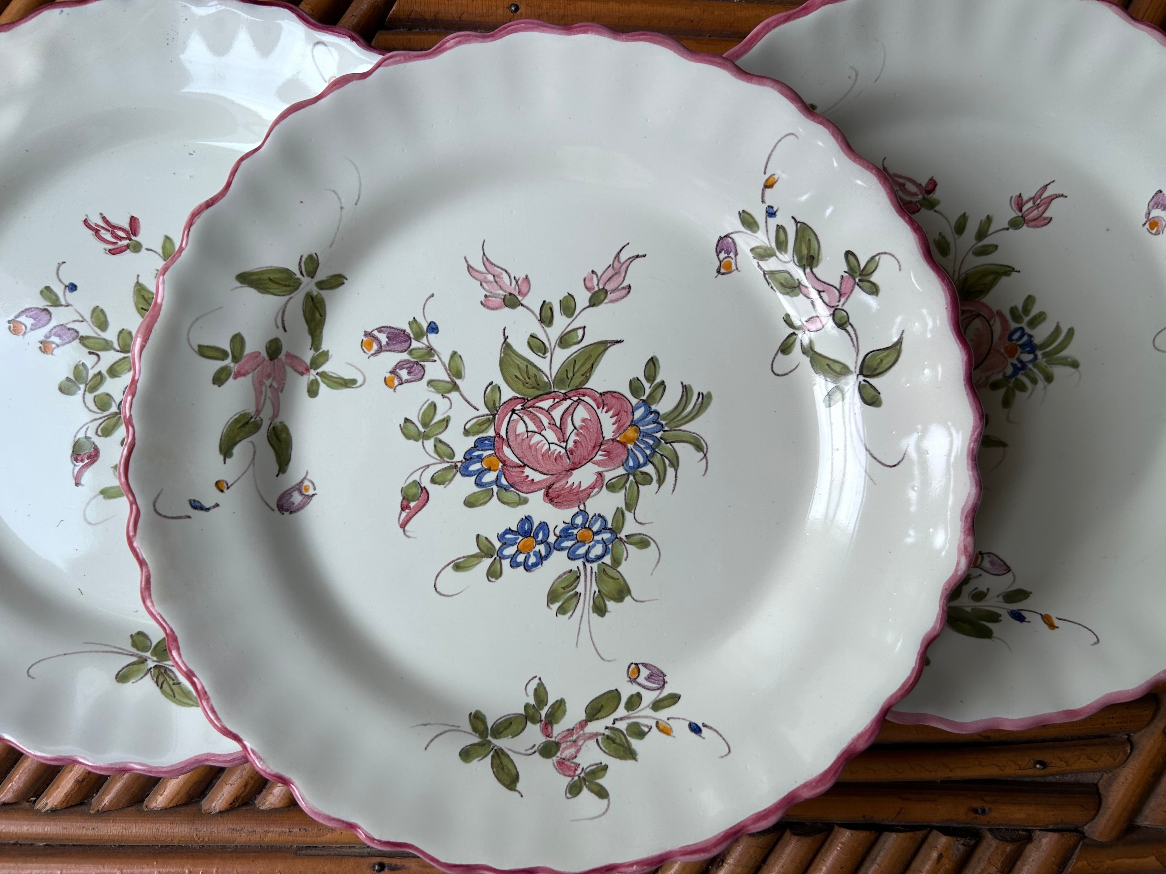 Service de 11 assiettes à dessert