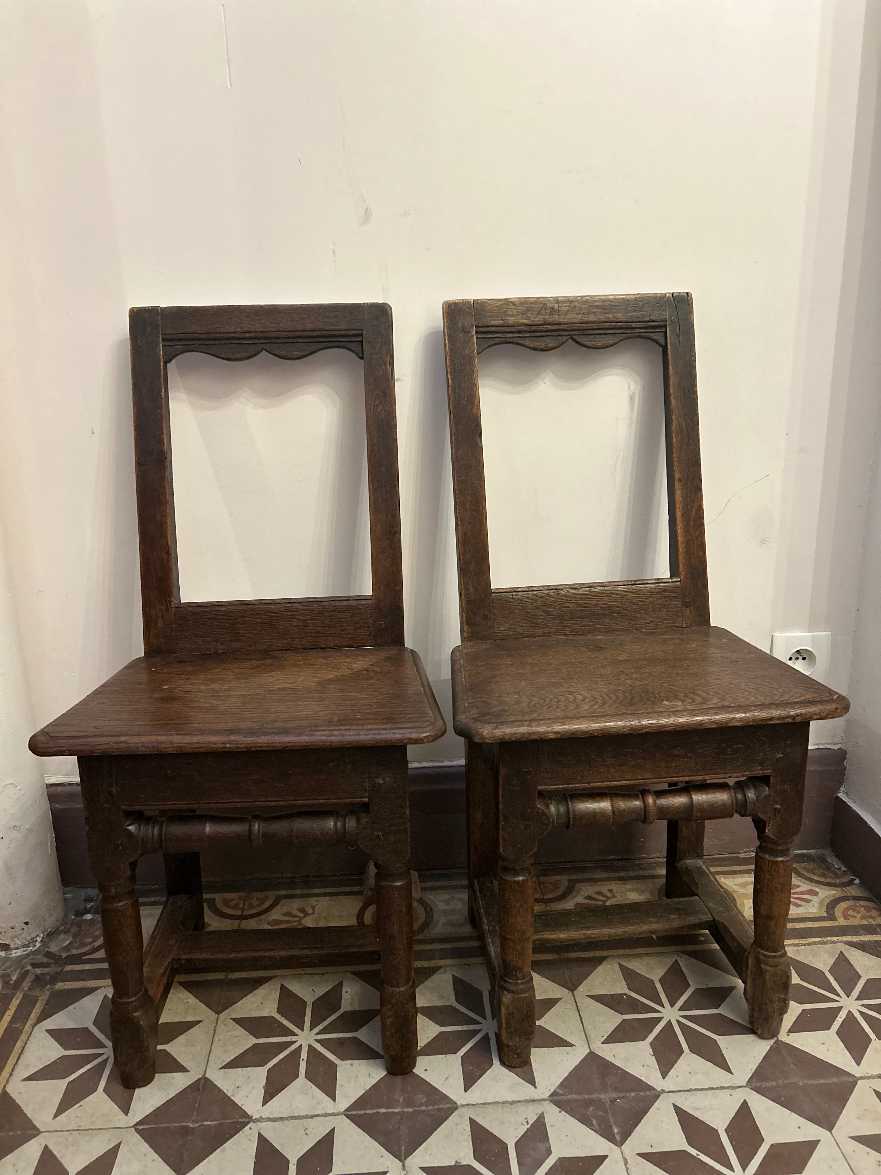 Paire de chaises en bois
