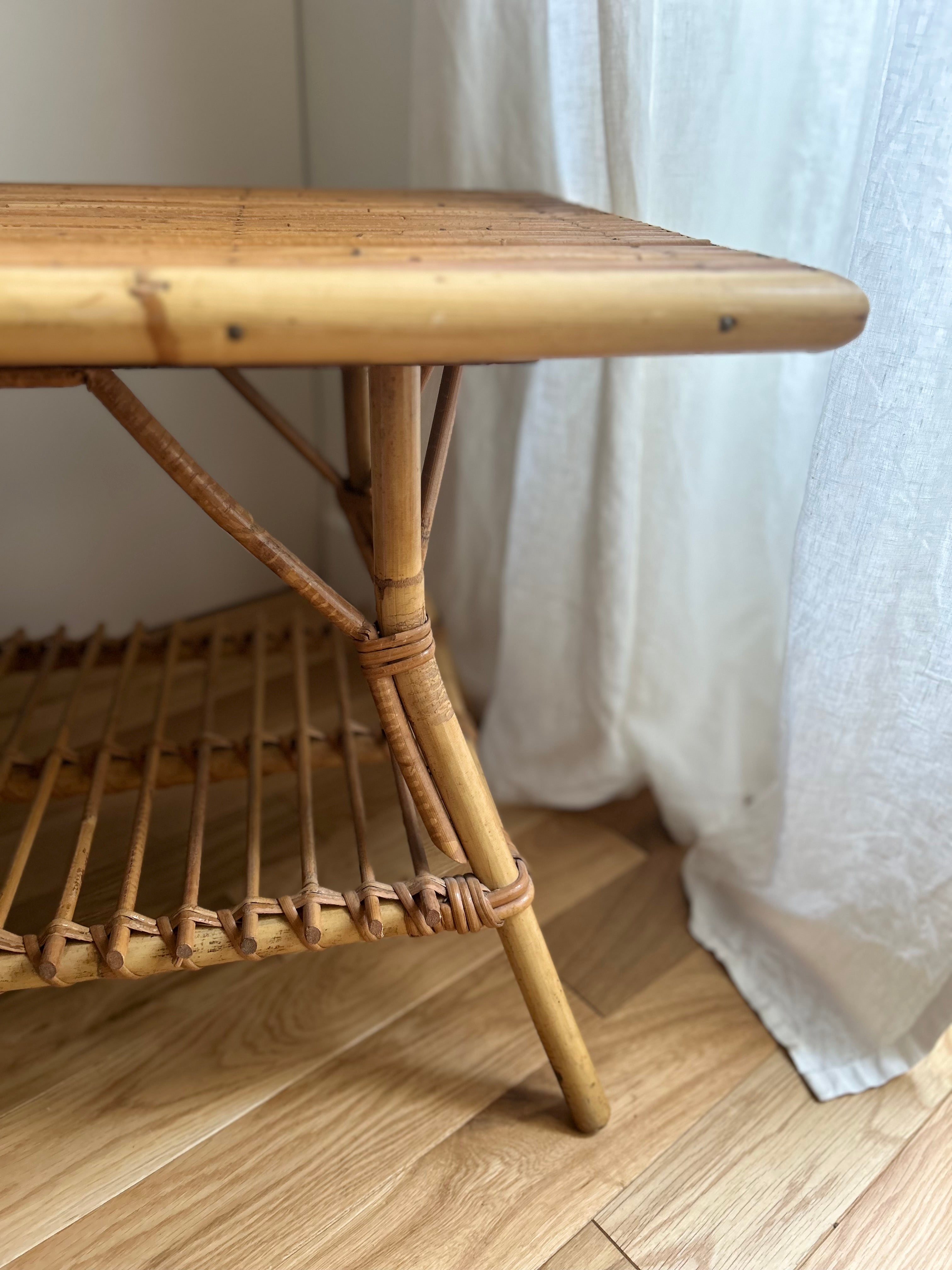 Table basse en rotin