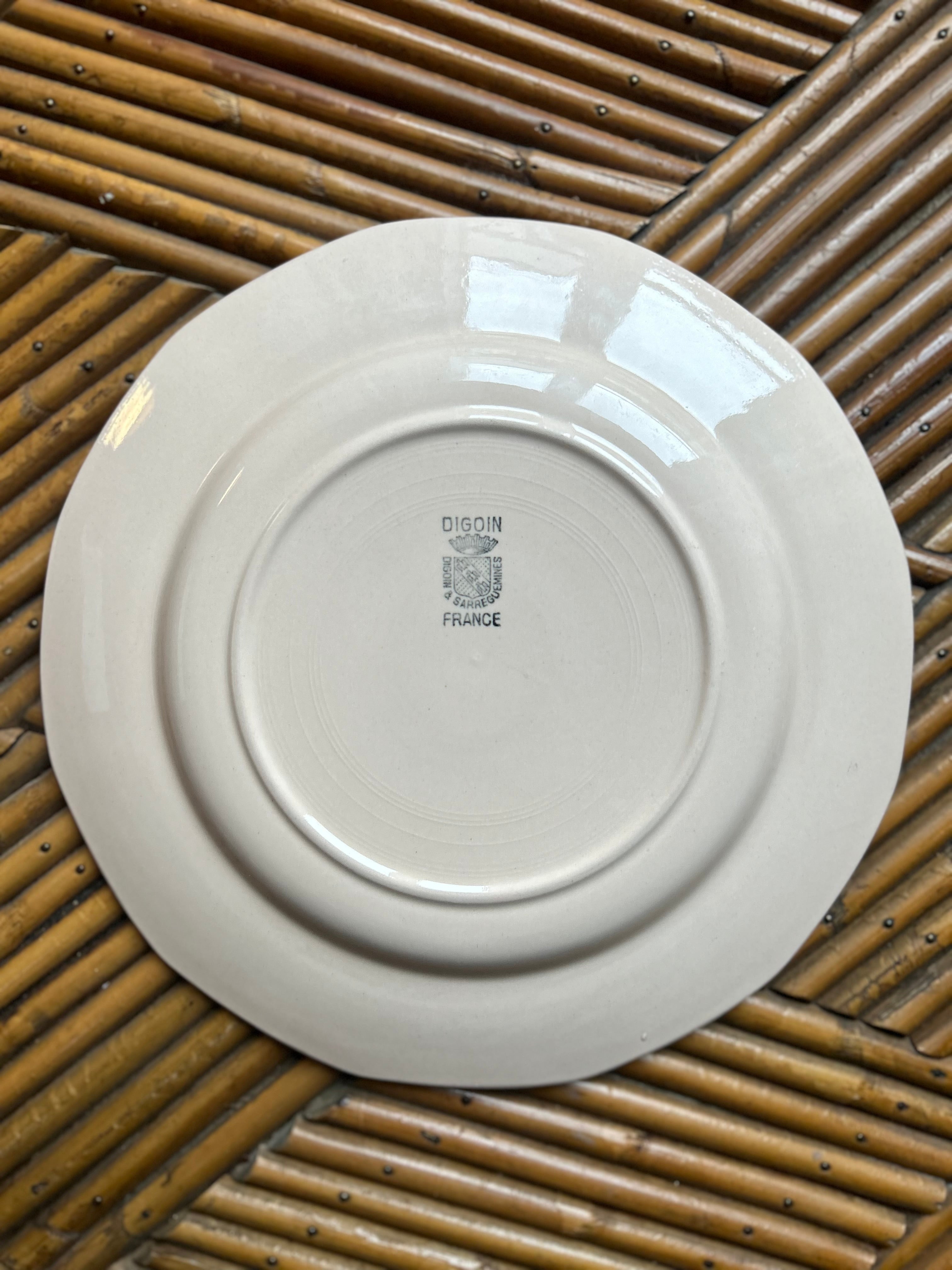 Service de 12 assiettes rose poudré Digoin Sarreguemines