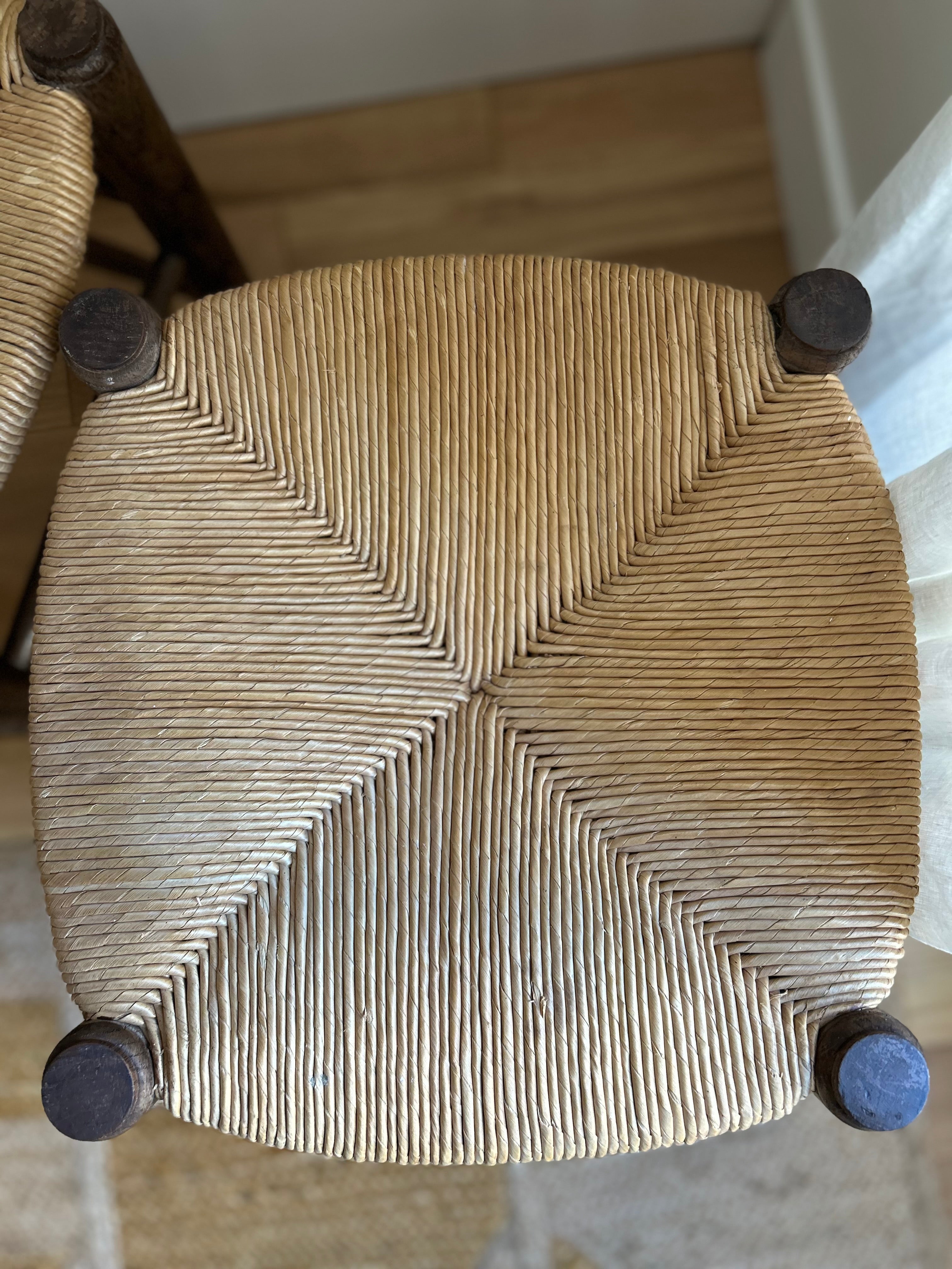 Paire de tabourets en bois et paille