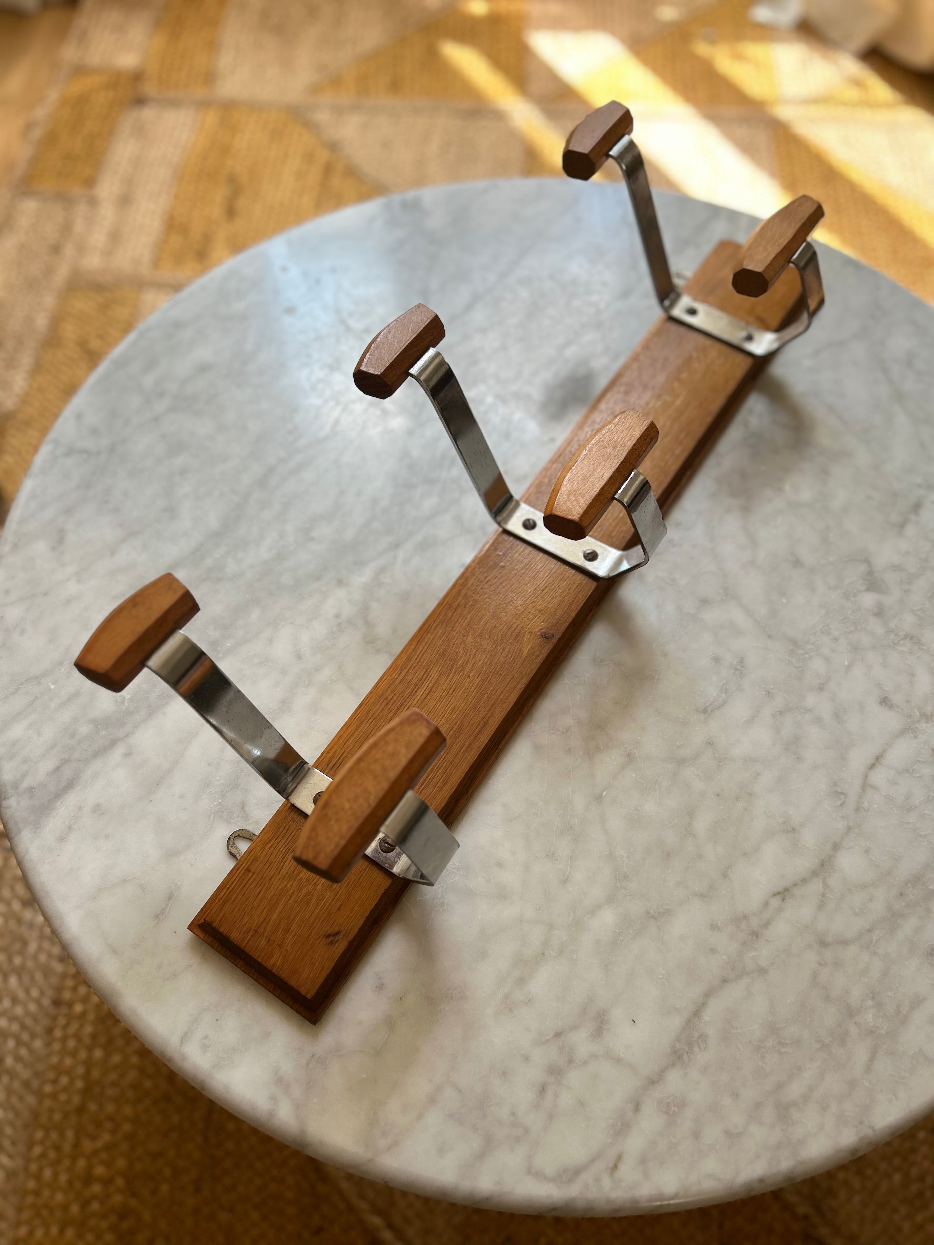 Porte-manteaux en bois