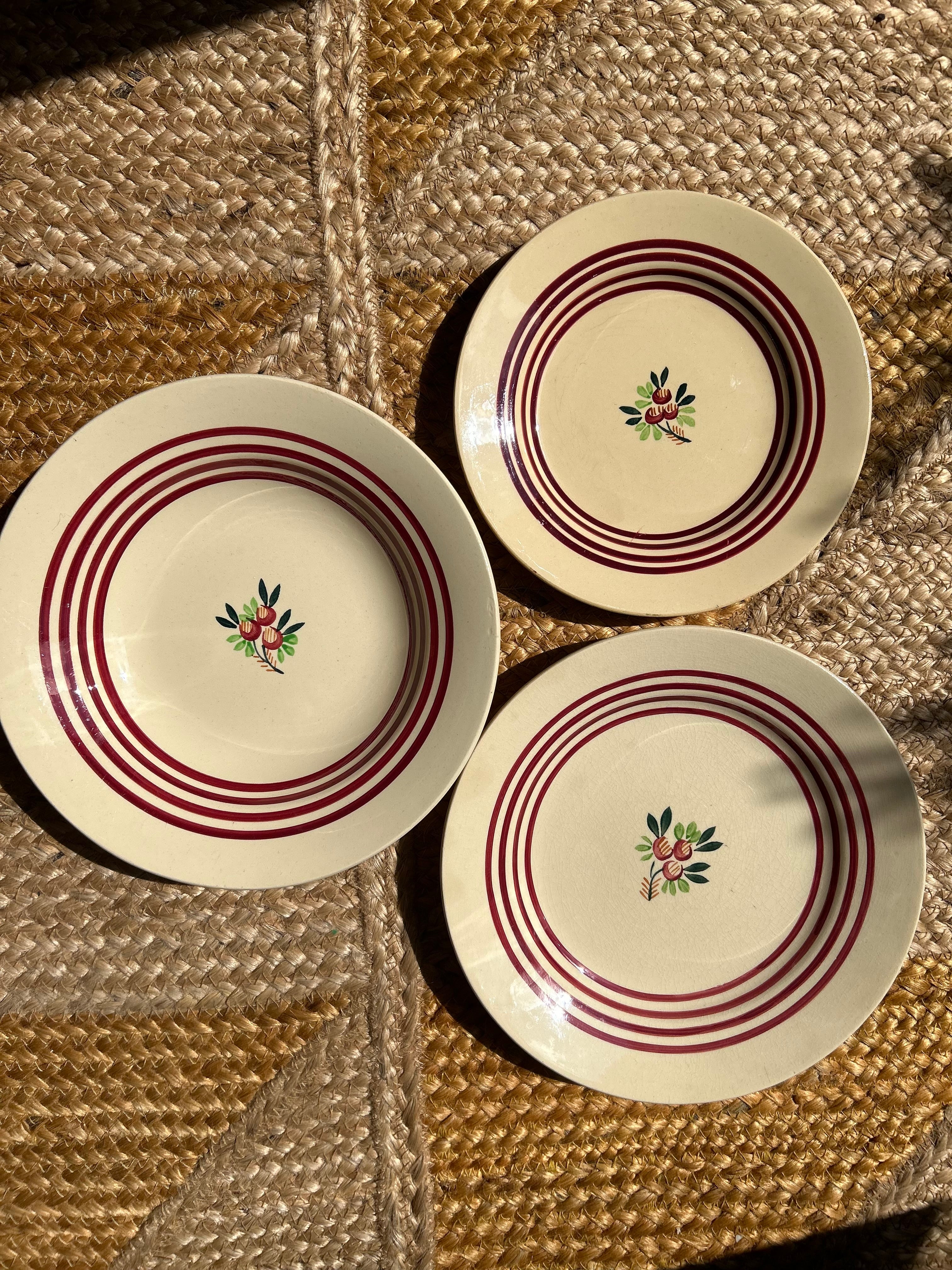 Service d’assiettes, faïencerie de Gien