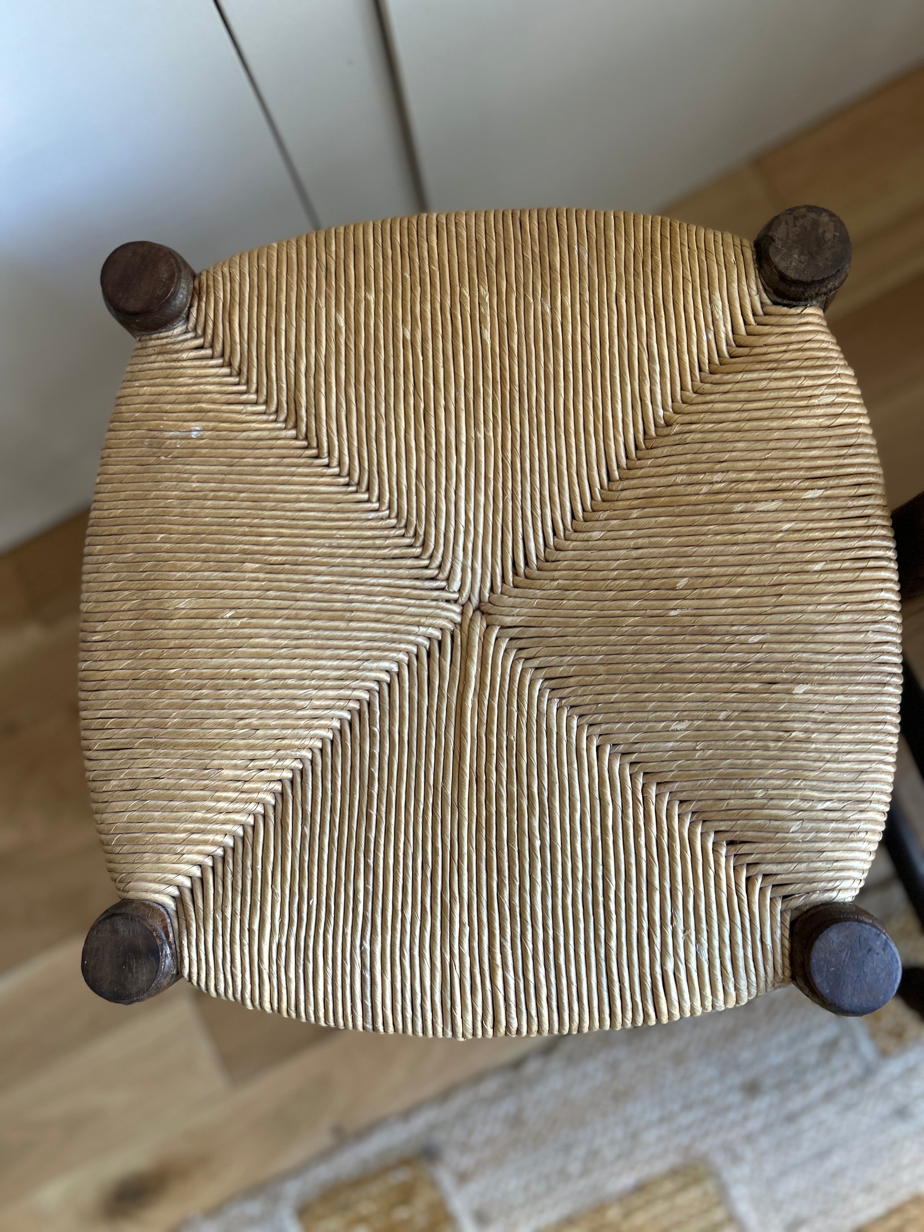 Paire de tabourets en bois et paille