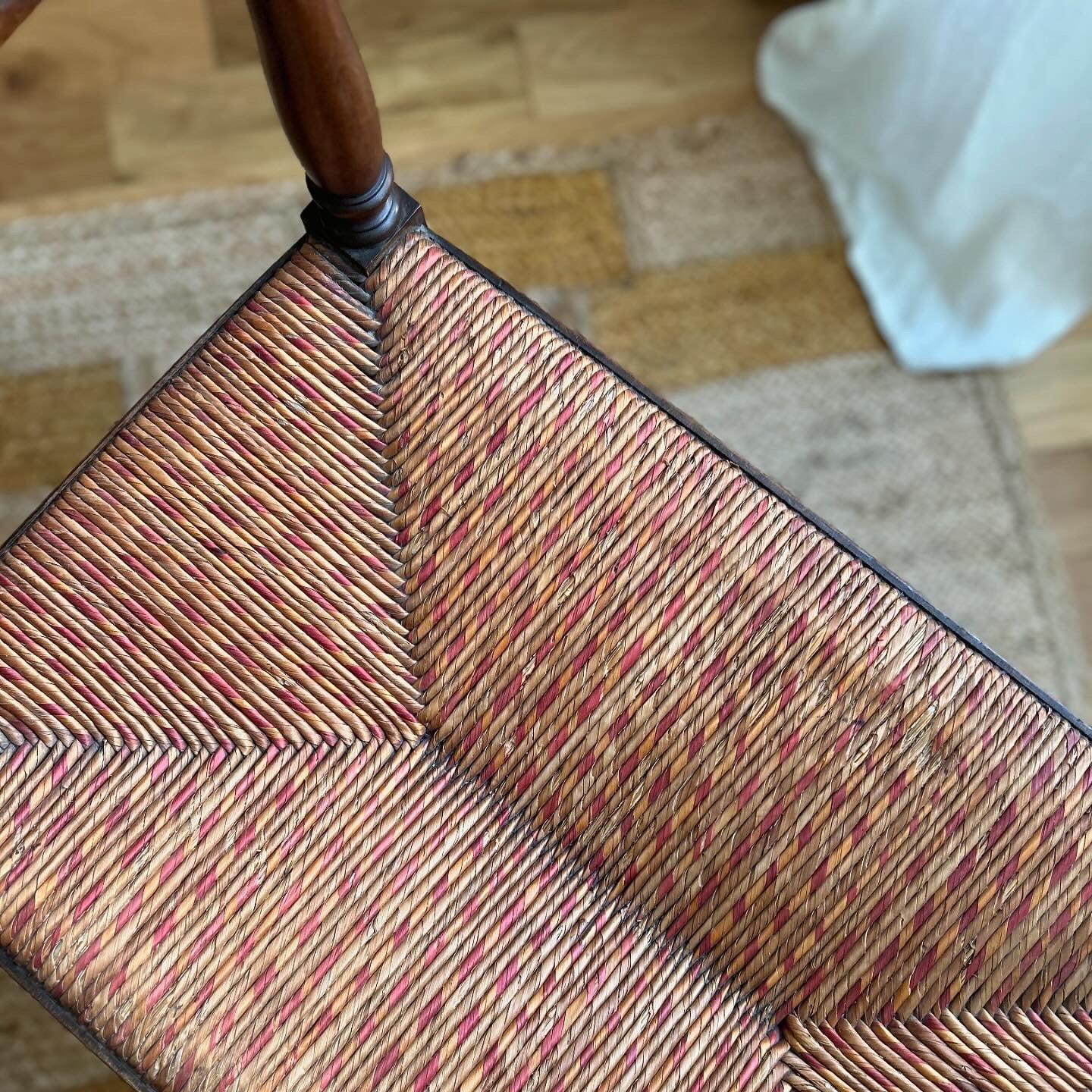 Banquette en bois et paille